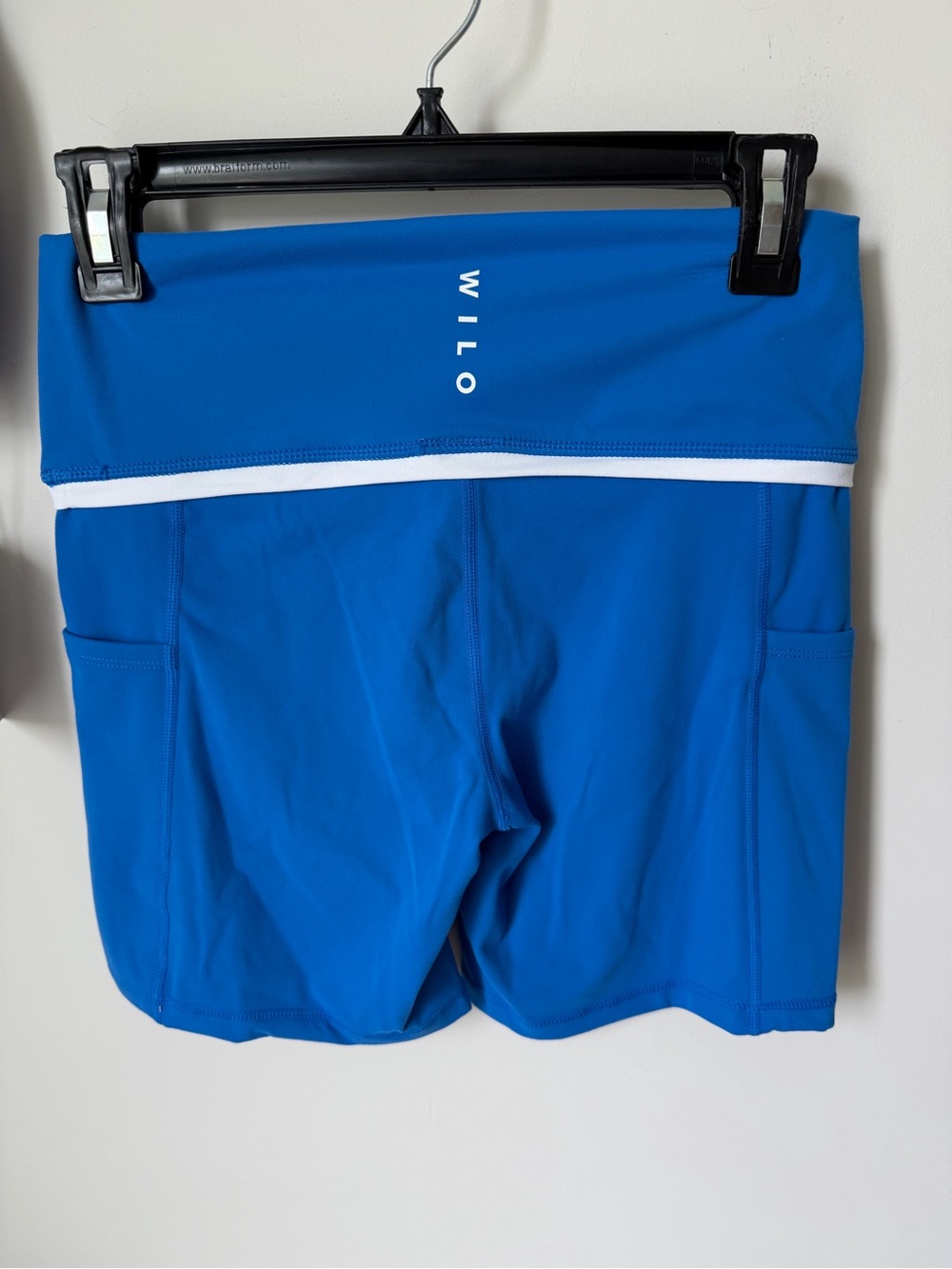 Wilo blue sports bra and shorts workout two piece set - Picture 6 of 9
